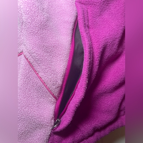 Marmot Woman’s Two Tone Pink Vest Fleece Size Medium Pink Fuschia Full Zip - Picture 6 of 10